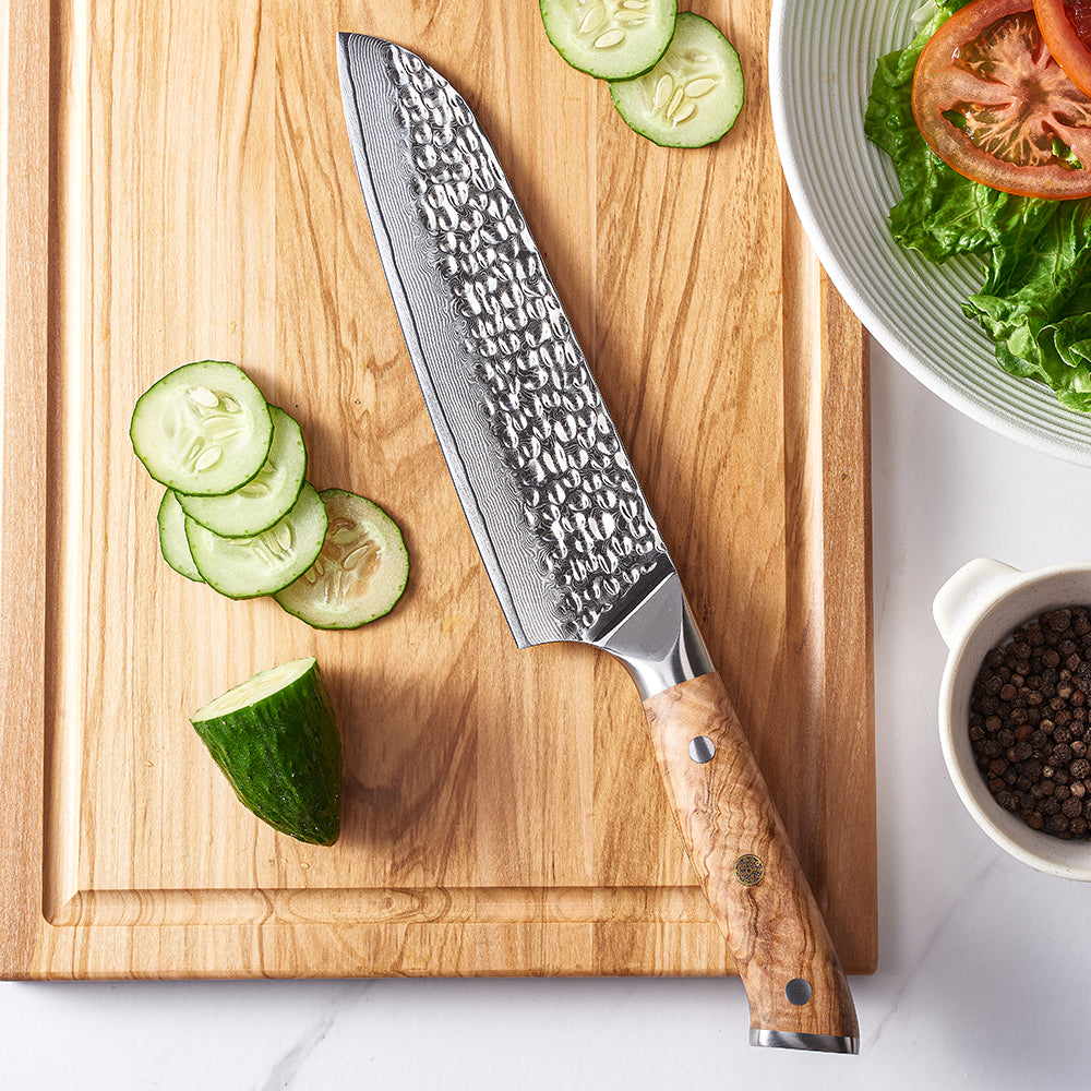 Univerzální nůž Santoku, Hikari - čepel z damaškové oceli v japonském stylu s rukojetí z olivového dřeva pro univerzální použití - Hikari