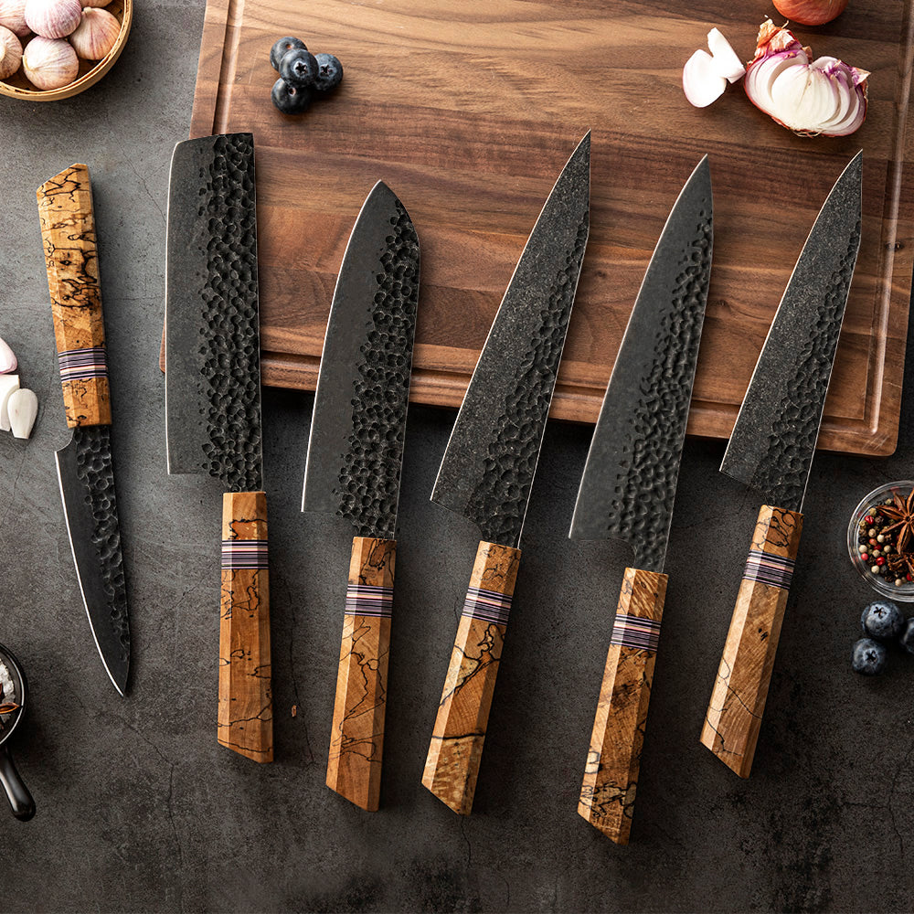 Kuchyňský nůž Santoku, Hikari - univerzální nůž v japonském stylu s čepelí z vysoce uhlíkové oceli a rukojetí ze spáleného javoru - Hikari