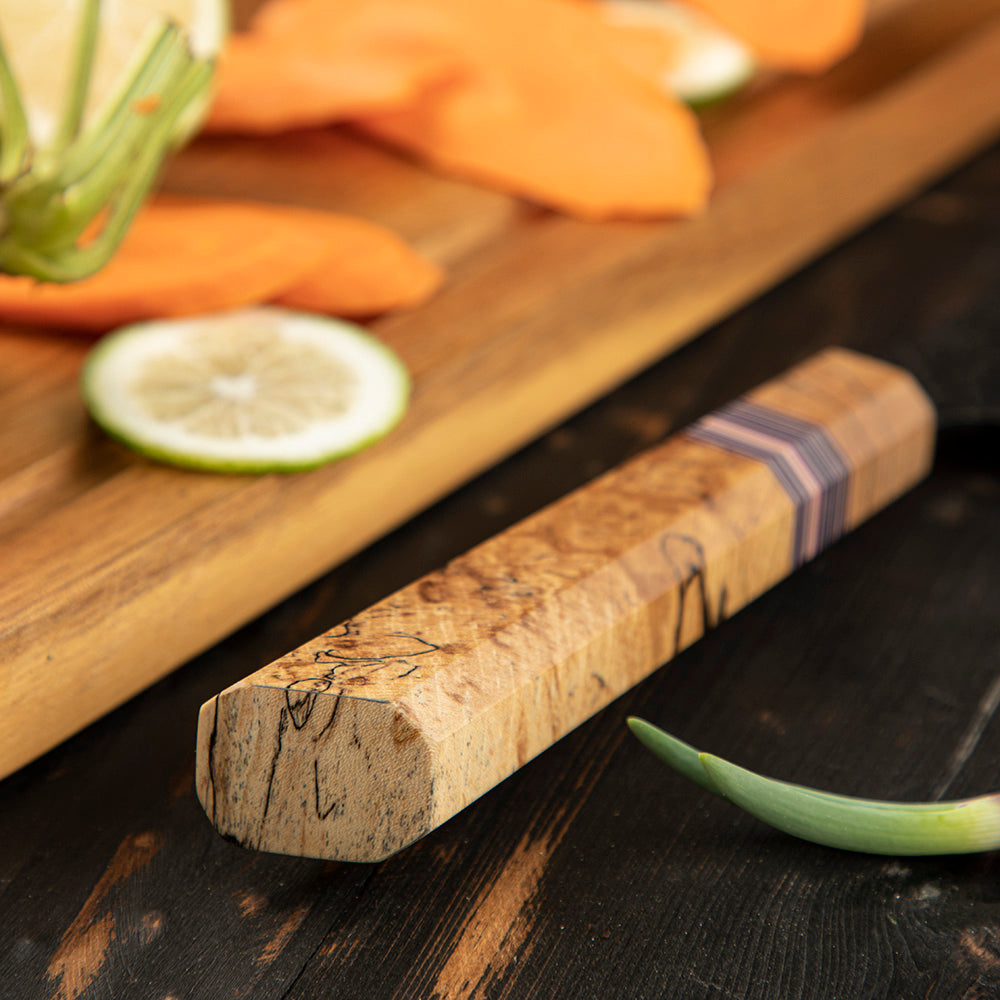 Kuchyňský nůž Santoku, Hikari - univerzální nůž v japonském stylu s čepelí z vysoce uhlíkové oceli a rukojetí ze spáleného javoru - Hikari